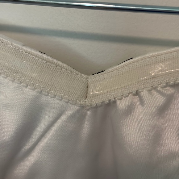 Women’s Gianni Bini Strapless Dress Size 10 White with Black Stripes 27 1/2” - Picture 4 of 6